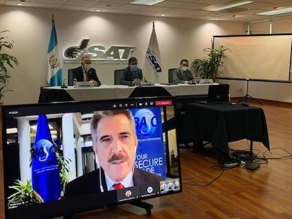 Momentos durante la intervención remota del Sr. Fermín Cuza, presidente internacional de WBO.