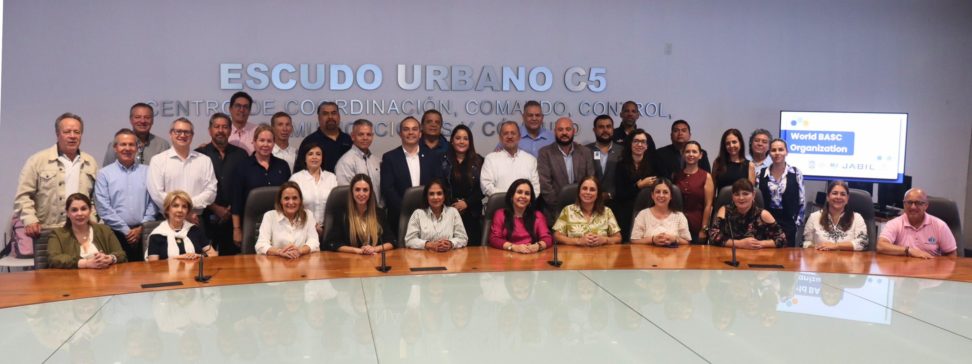 Grupo de Directores Ejecutivos BASC en las instalaciones de Escudo C5 del Estado de Jalisco.