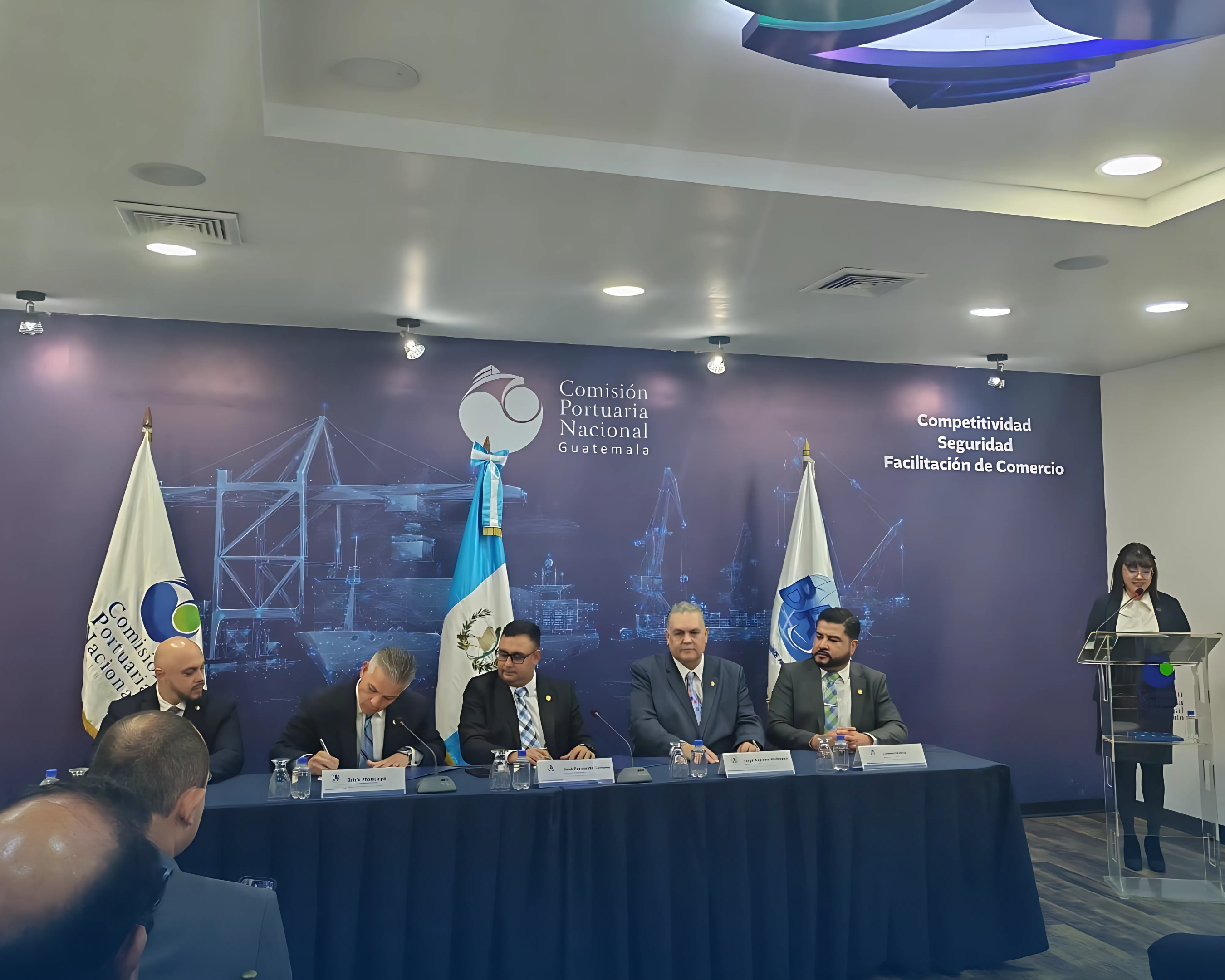 From left to right: Oscar Andrade, president of the Board of Directors of BASC Guatemala; Erik Moncayo, international president of WBO; José Fernández Soriano, president of the General Coordination of the Designated Authority of the National Port System; Jorge Wellmann, executive director of BASC Guatemala; and Leonel Molina Cabrera, director general of the National Port Commission (CPN).