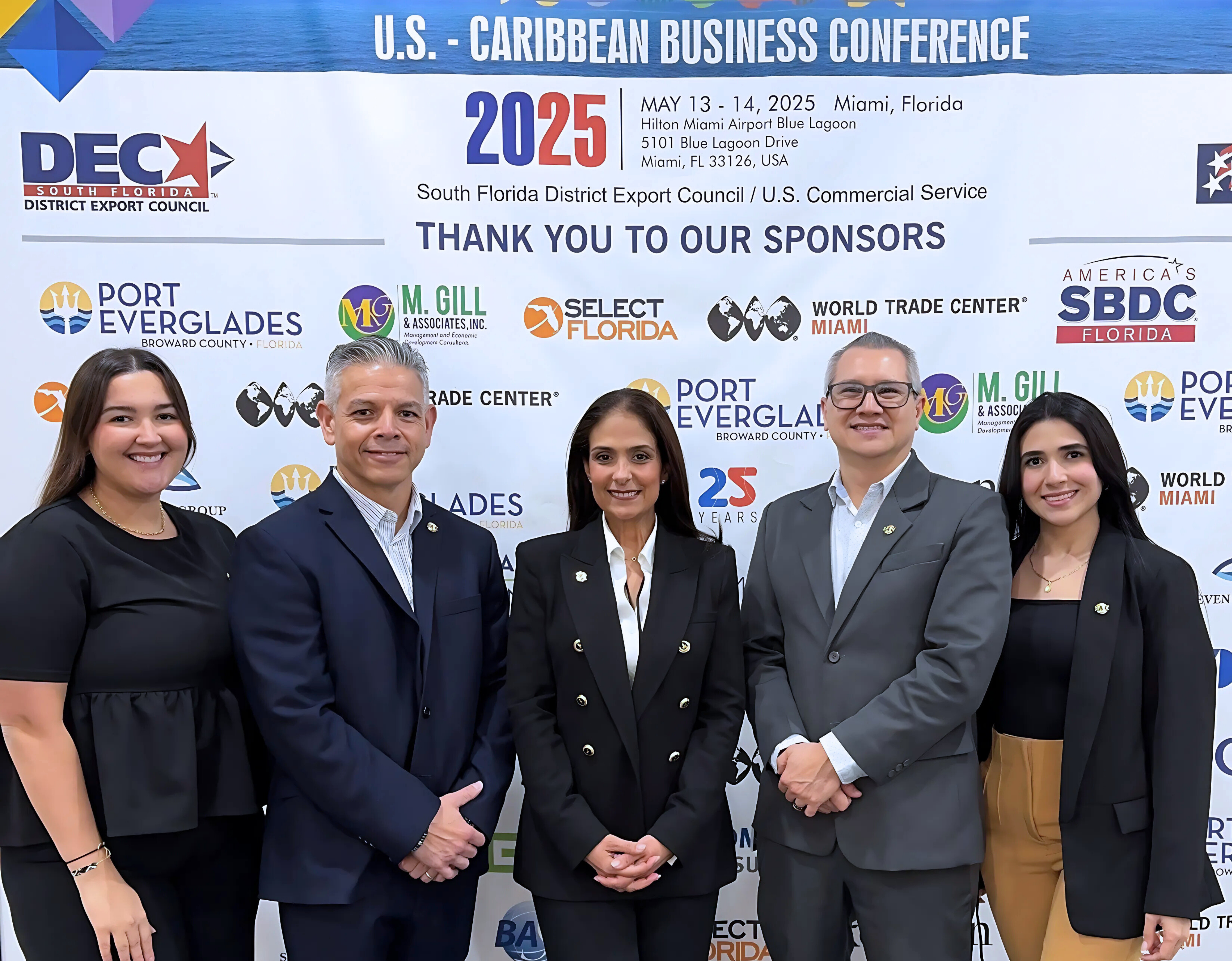 Equipo de trabajo de WBO HQ. De izquierda a derecha: Natalia Pérez, pasante de proyectos especiales; Erik Moncayo, presidente internacional; Suzanne Lemaitre, directora ejecutiva; Luis Renella, director de operaciones; y Andrea Echenique, coordinadora de proyectos especiales.