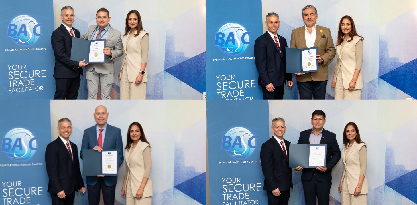 Erik Moncayo, Presidente Internacional de WBO y Suzanne Lemaitre, Directora Ejecutiva entregando el certificado a Juan Ilich Pérez, Juan Ahumada, José Javier Ayala y José Manuel Solís.