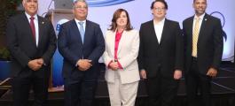 Armando Rivas, Horacio Lomba, Lucile Houellemont, José María Muné y Omar Castellanos, durante acto entrega certificaciones y juramentación directiva de BASC.