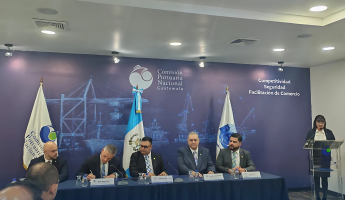 From left to right: Oscar Andrade, president of the Board of Directors of BASC Guatemala; Erik Moncayo, international president of WBO; José Fernández Soriano, president of the General Coordination of the Designated Authority of the National Port System; Jorge Wellmann, executive director of BASC Guatemala; and Leonel Molina Cabrera, director general of the National Port Commission (CPN).